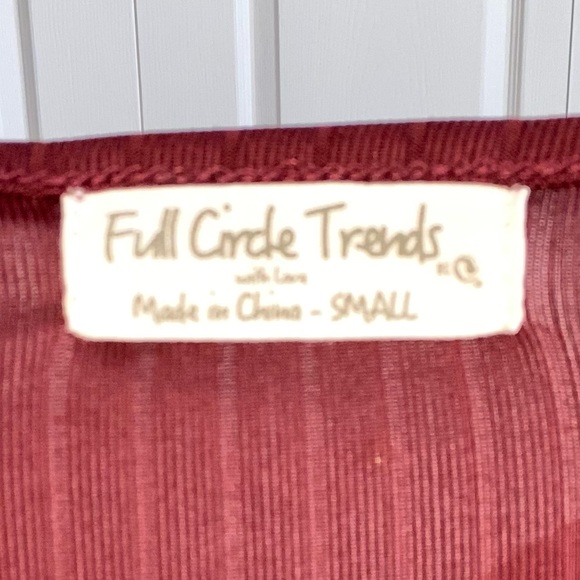 Puff Sleeve along Sleeve Top Size: S - Picture 4 of 4